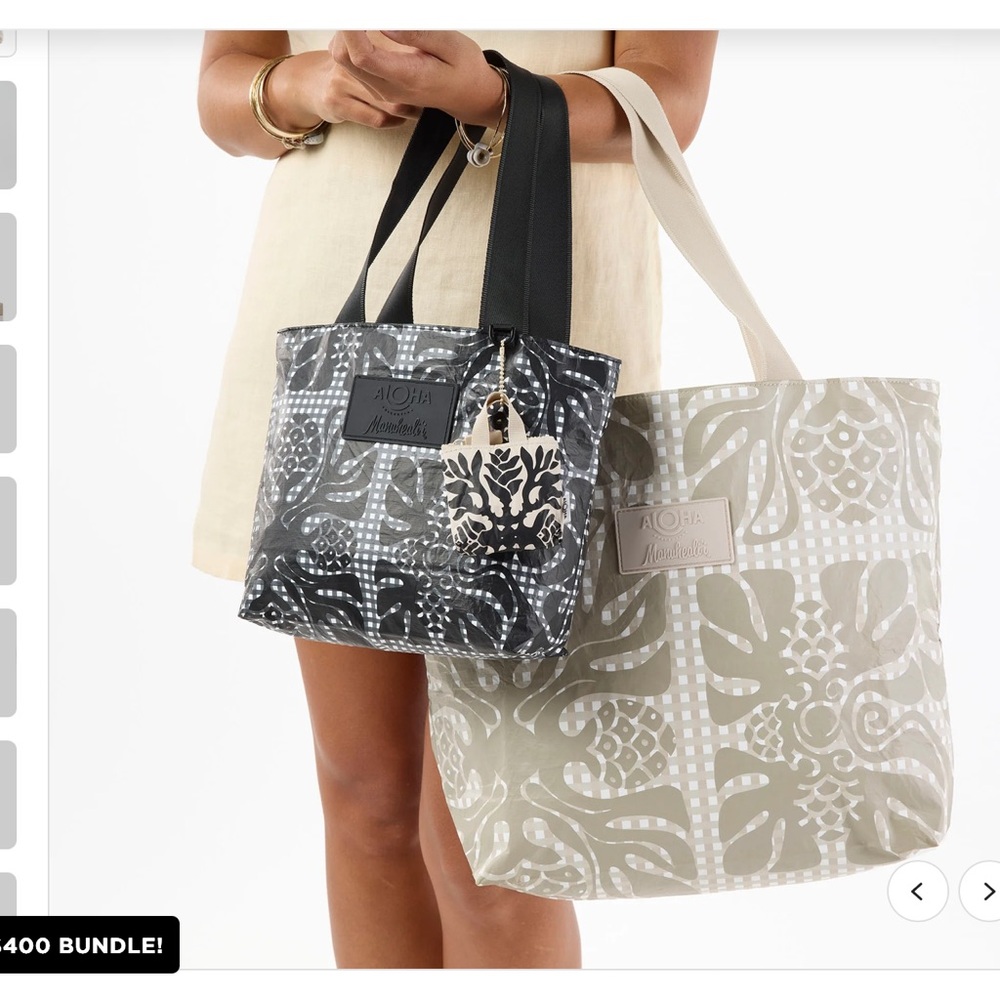 Limited Edition ALOHA Collection Black Sand Beach by Manuhealiʻi. Small Tote - Picture 3 of 6